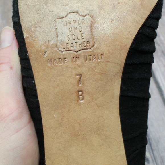 Saks Fifth Avenue Black Suede Pleated Leather Sole Pumps Shoes Size 7 B - Picture 9 of 10